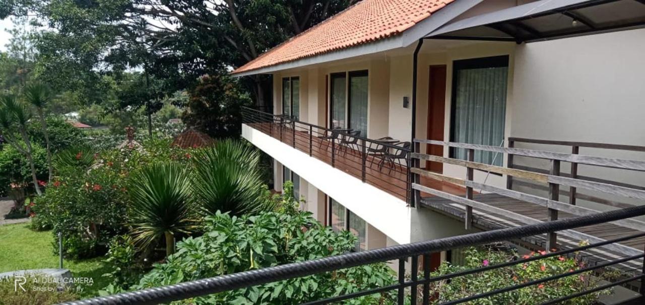 La Oma Hotel&Cafe Lembang Esterno foto
