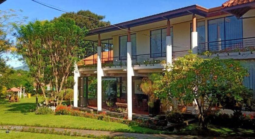 La Oma Hotel&Cafe Lembang Esterno foto