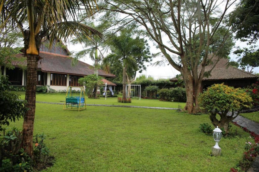 La Oma Hotel&Cafe Lembang Esterno foto