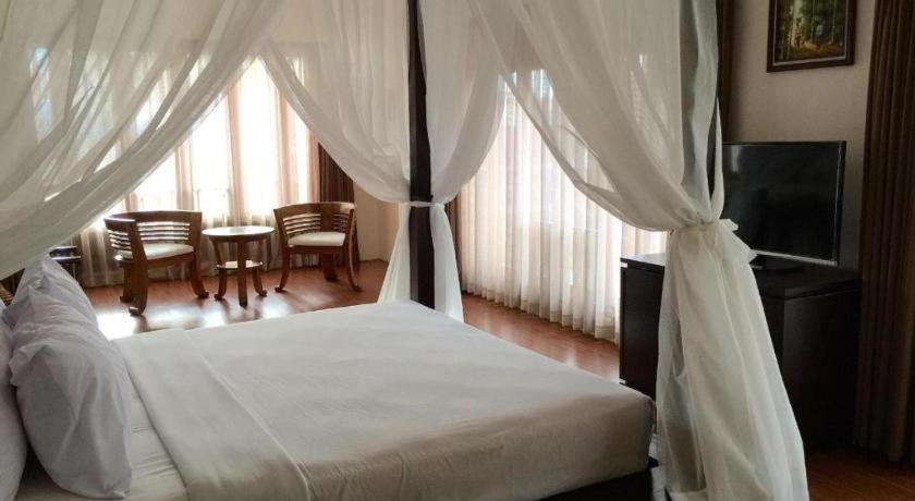 La Oma Hotel&Cafe Lembang Esterno foto