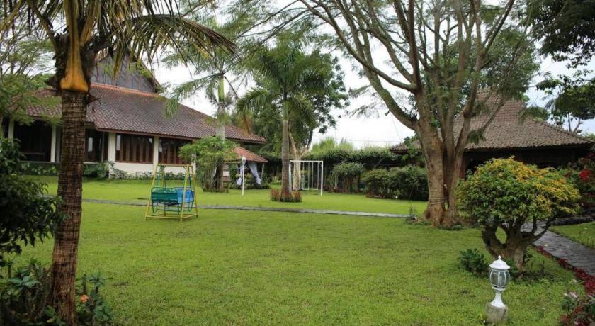 La Oma Hotel&Cafe Lembang Esterno foto