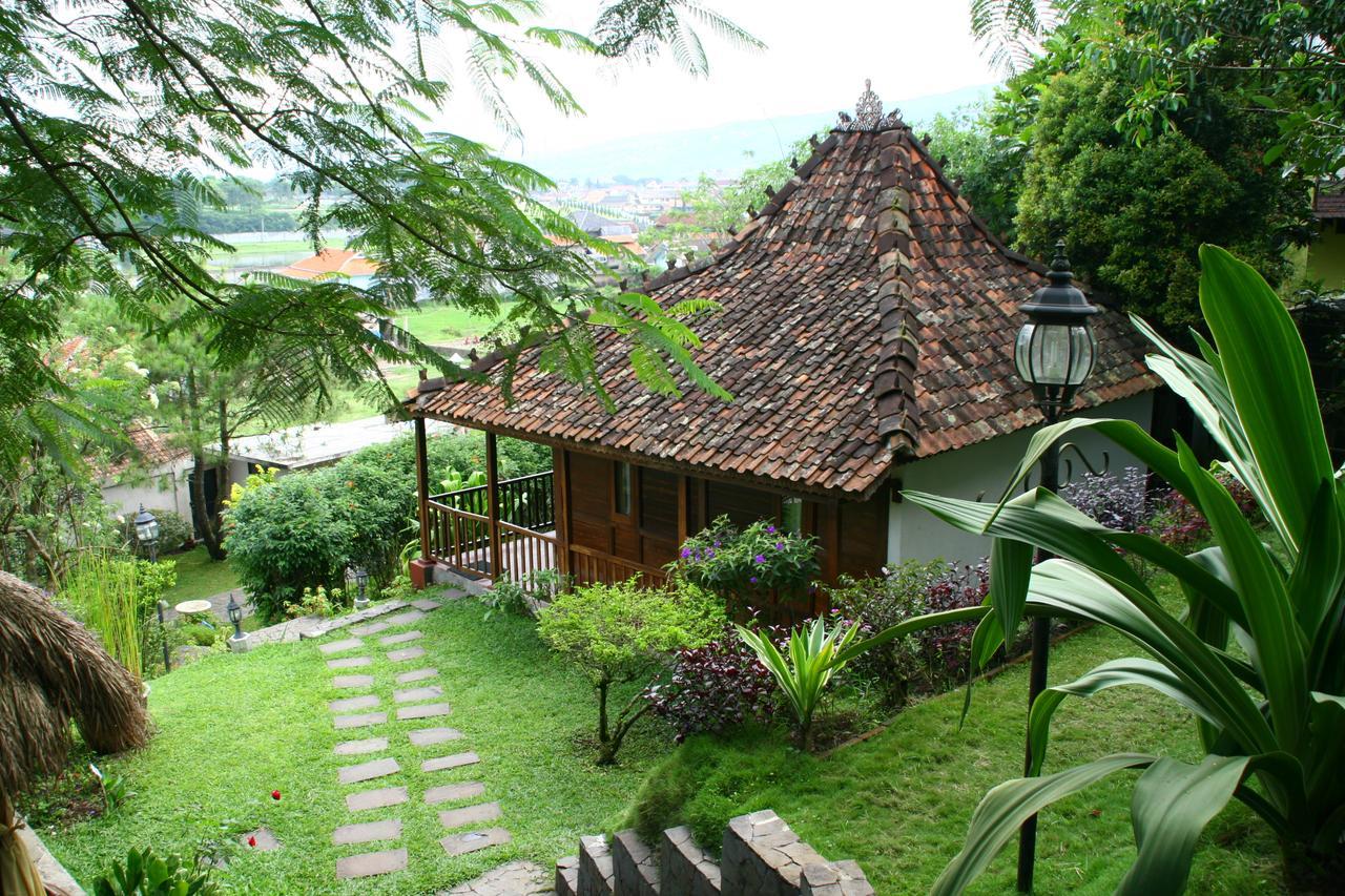 La Oma Hotel&Cafe Lembang Esterno foto