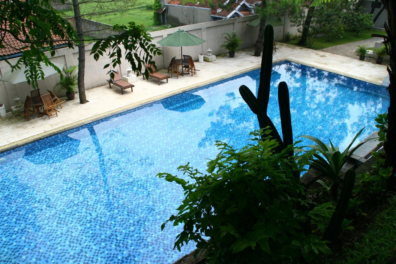 La Oma Hotel&Cafe Lembang Esterno foto