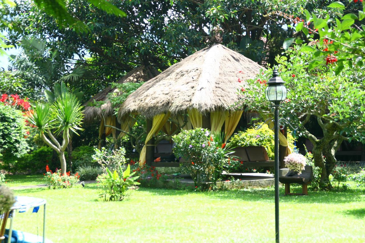 La Oma Hotel&Cafe Lembang Esterno foto