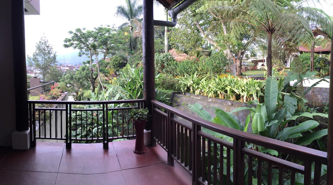 La Oma Hotel&Cafe Lembang Esterno foto