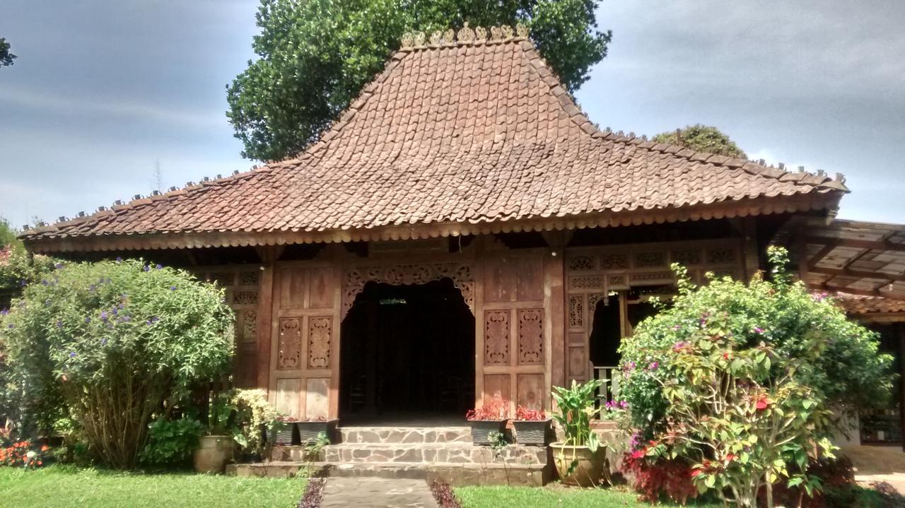 La Oma Hotel&Cafe Lembang Esterno foto