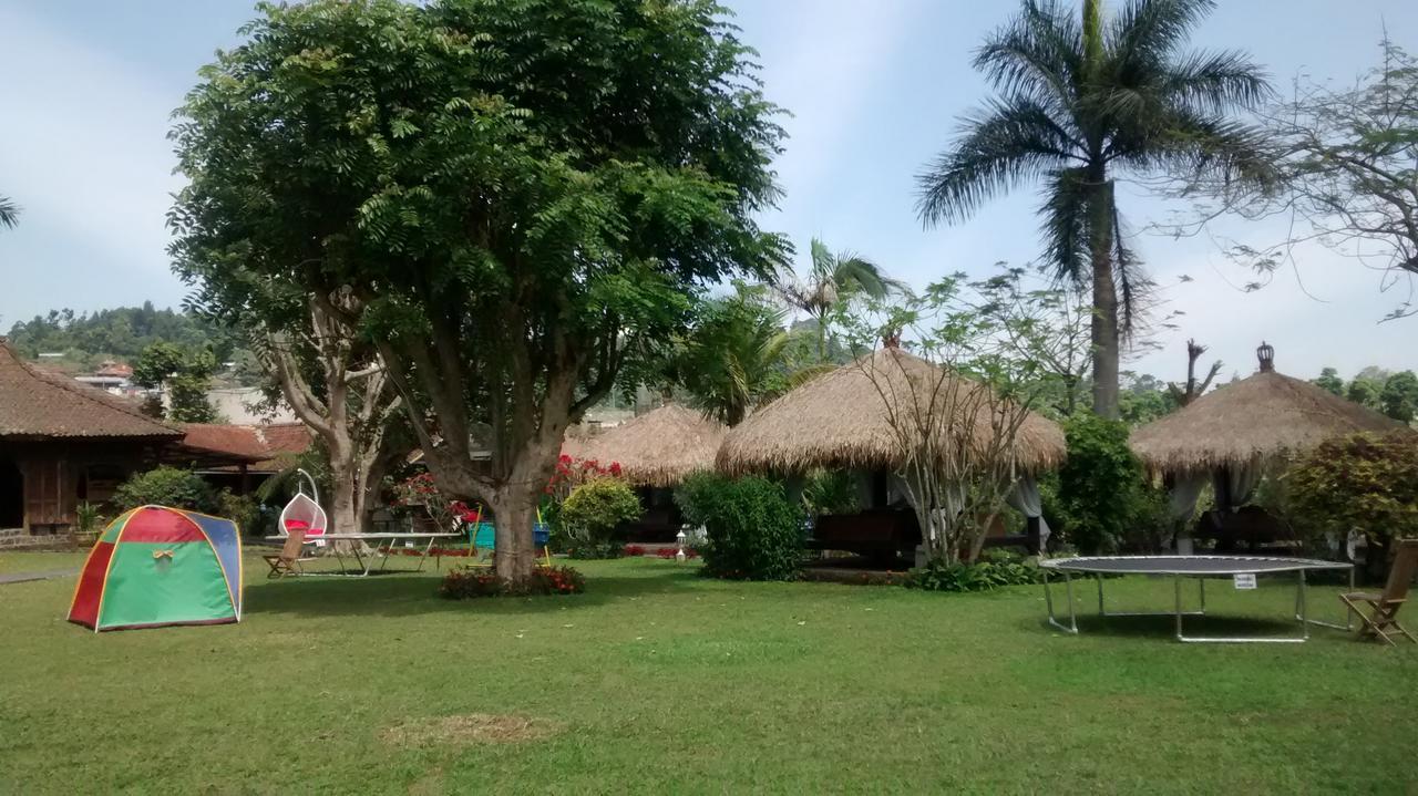 La Oma Hotel&Cafe Lembang Esterno foto