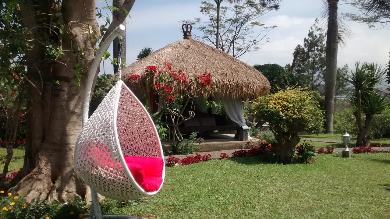 La Oma Hotel&Cafe Lembang Esterno foto