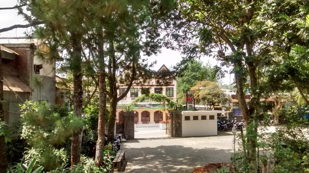 La Oma Hotel&Cafe Lembang Esterno foto