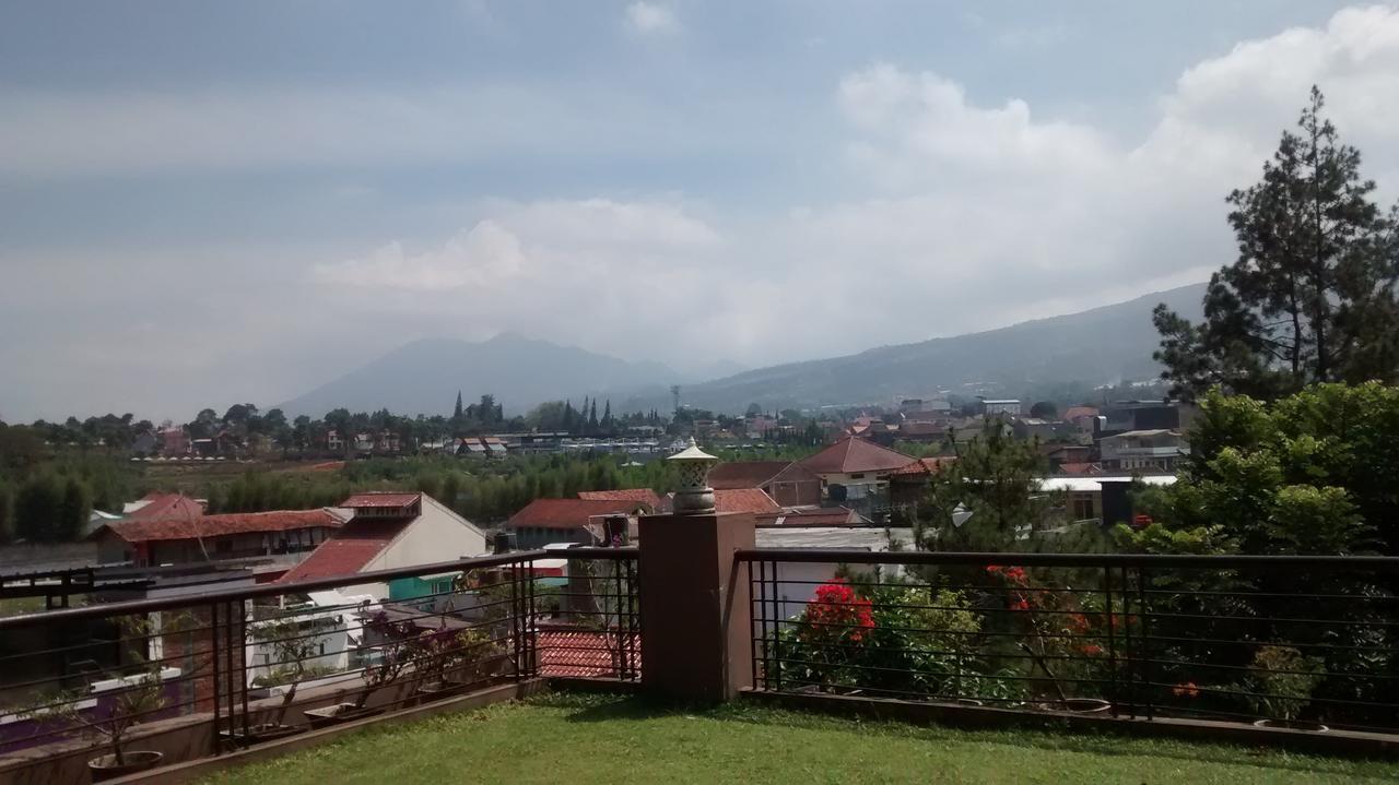 La Oma Hotel&Cafe Lembang Esterno foto